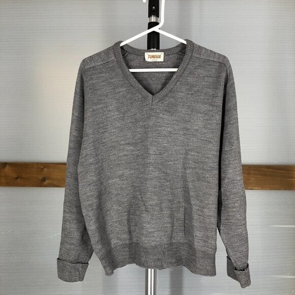 TUNDRA CANADA Vintage Wool Blend Grey V-Neck Knit Sweater- Unisex Sz M - Picture 1 of 7
